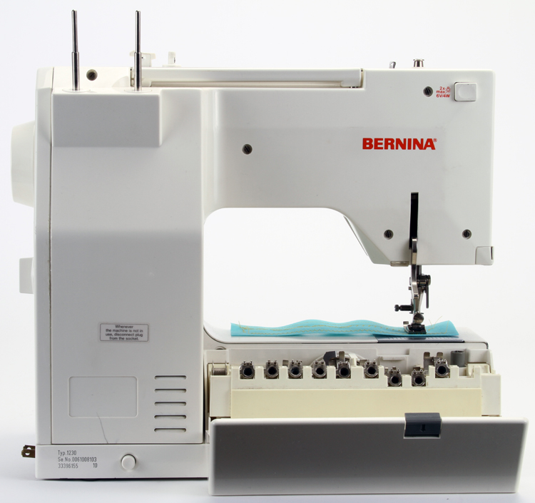 Bernina 1230 Sewing Machine Ultimate Quilter 039 s Dream with Case Amp