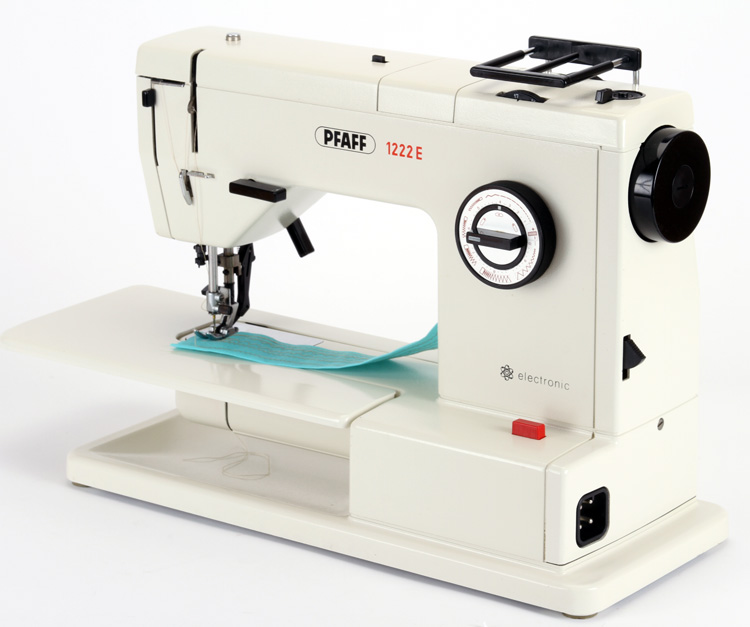 Pfaff 1222e electronic sewing machine w/ case & accessories excellent