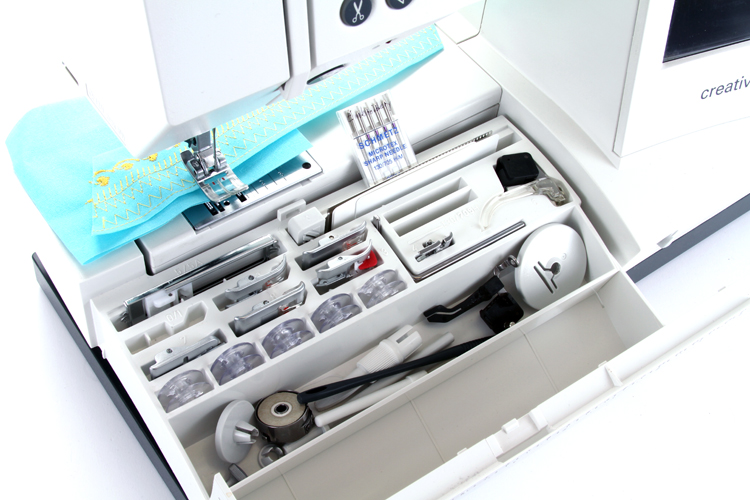 Pfaff Creative 2140 Sewing Machine Amp Embroidery Kit Package Great