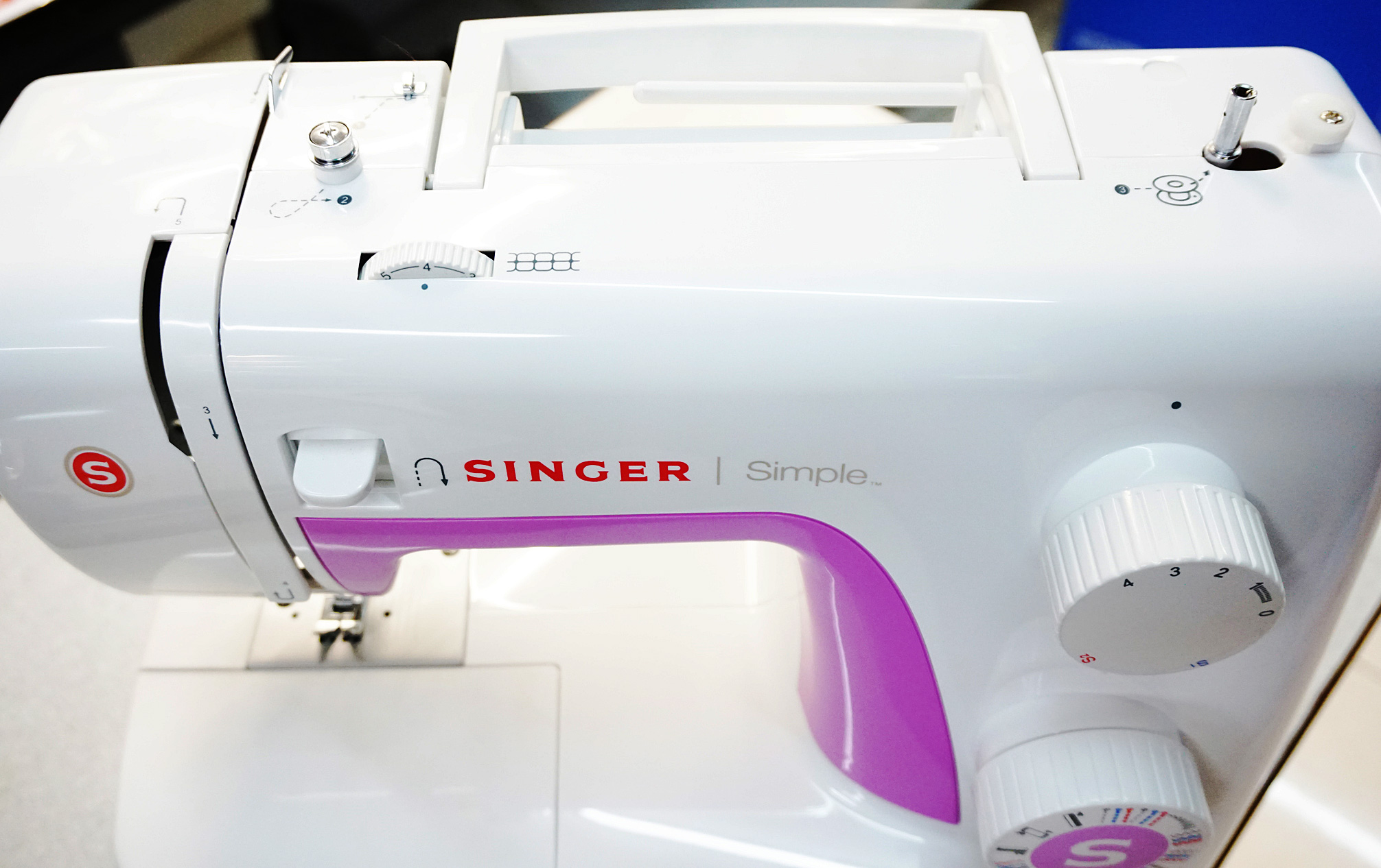Singer Simple 23 Stitch Sewing Machine (3223)