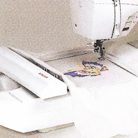 Singer Quantum Futu
ra CE-200 Embroidery Sewing Machine w/ 3900