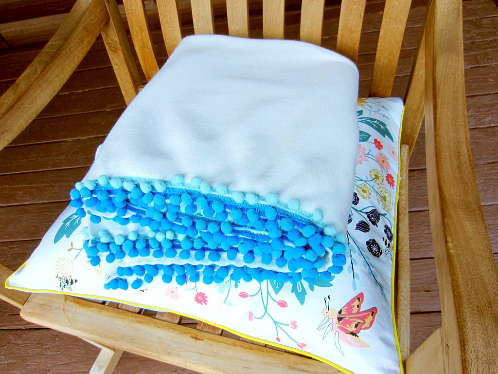 DIY Pom Pom Fleece Blanket SewingMachinesPluscom Blog