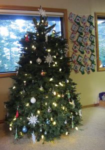 DIY Plaid Christmas Tree Skirt Satin Binding