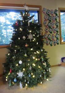 DIY Plaid Christmas Tree Skirt Satin Binding